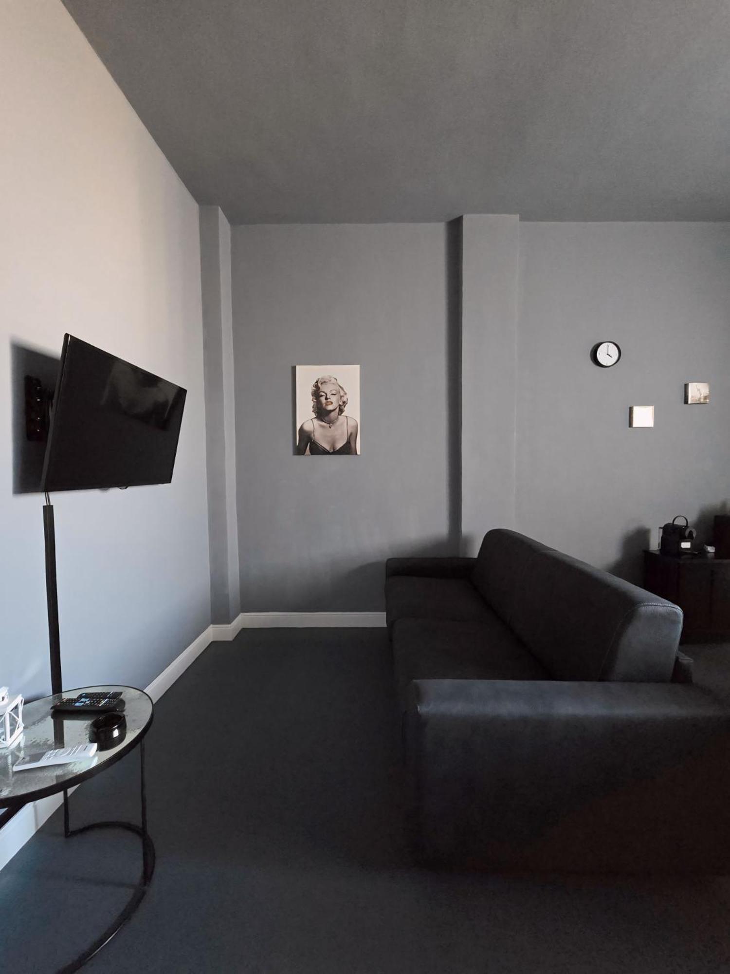 Mazzini Plaza Apartment *